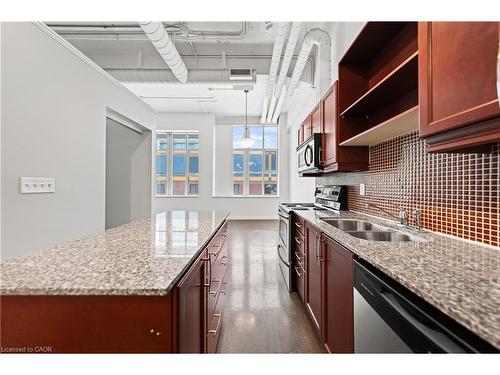 118-404 King Street W, Kitchener, ON - Indoor Photo Showing Kitchen With Double Sink With Upgraded Kitchen