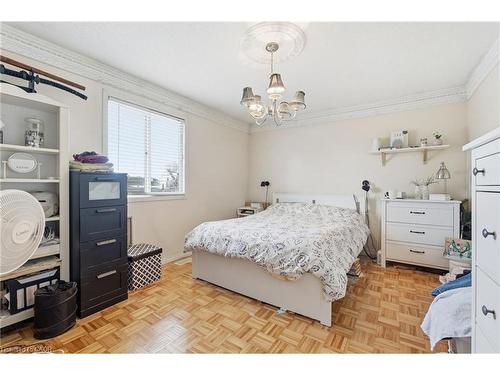 505 Wellington Street N, Hamilton, ON - Indoor Photo Showing Bedroom
