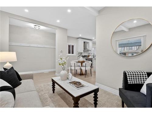 201 Grosvenor Avenue N, Hamilton, ON - Indoor Photo Showing Living Room