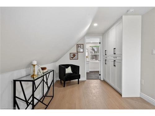 201 Grosvenor Avenue N, Hamilton, ON - Indoor Photo Showing Other Room