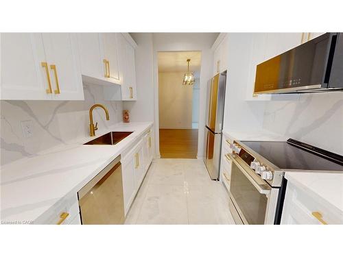 105-35 Kingsbridge Garden Circle, Mississauga, ON - Indoor Photo Showing Kitchen With Upgraded Kitchen