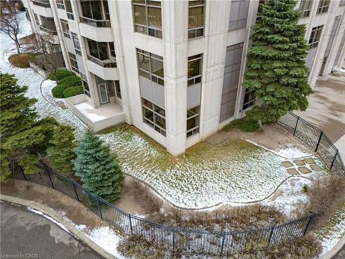 105-35 Kingsbridge Garden Circle, Mississauga, ON -  With Fireplace