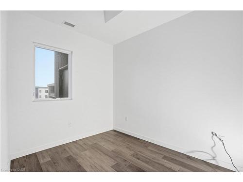 412-7549A Kalar Road, Niagara Falls, ON - Indoor Photo Showing Other Room