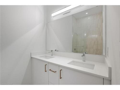 412-7549A Kalar Road, Niagara Falls, ON - Indoor Photo Showing Bathroom