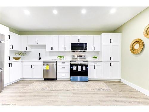 235 Sunset Boulevard, Cambridge, ON - Indoor Photo Showing Kitchen