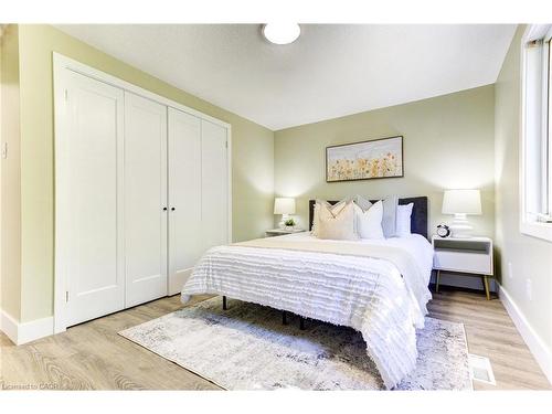 235 Sunset Boulevard, Cambridge, ON - Indoor Photo Showing Bedroom