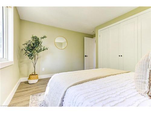 235 Sunset Boulevard, Cambridge, ON - Indoor Photo Showing Bedroom