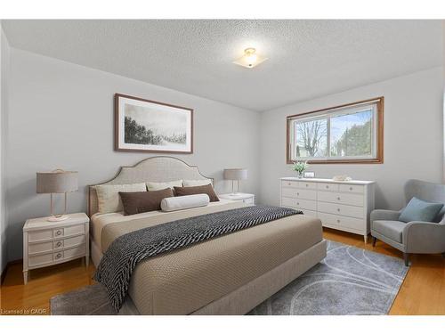 88 Glen Valley Drive, Hamilton, ON - Indoor Photo Showing Bedroom