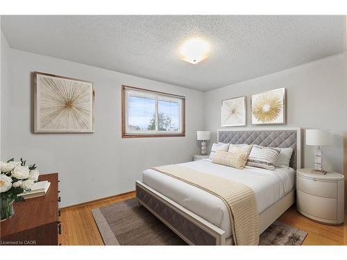 88 Glen Valley Drive, Hamilton, ON - Indoor Photo Showing Bedroom