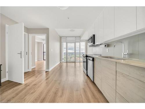 2404-60 Frederick Street, Kitchener, ON - Indoor Photo Showing Kitchen