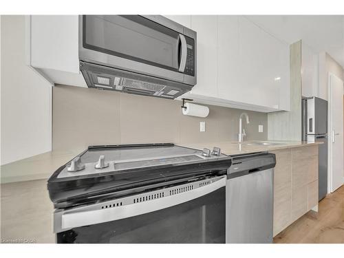 2404-60 Frederick Street, Kitchener, ON - Indoor Photo Showing Kitchen