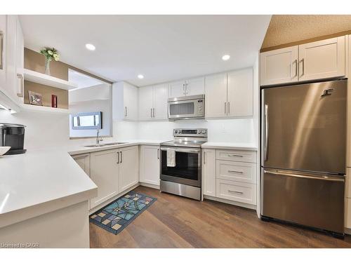 305-1230 Marlborough Court, Oakville, ON - Indoor Photo Showing Kitchen With Double Sink With Upgraded Kitchen