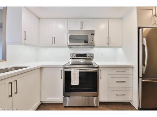 305-1230 Marlborough Court, Oakville, ON - Indoor Photo Showing Kitchen
