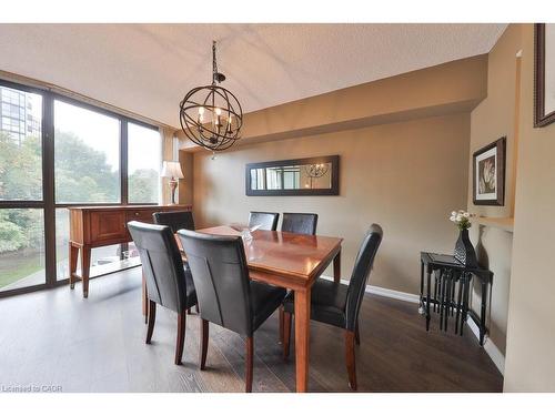 305-1230 Marlborough Court, Oakville, ON - Indoor Photo Showing Dining Room