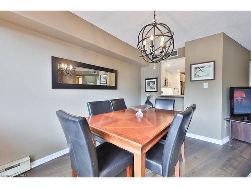 305-1230 Marlborough Court, Oakville, ON - Indoor Photo Showing Dining Room