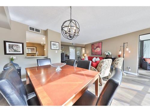 305-1230 Marlborough Court, Oakville, ON - Indoor Photo Showing Dining Room