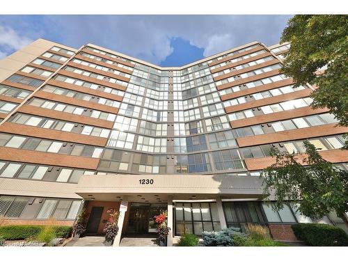 305-1230 Marlborough Court, Oakville, ON - Outdoor With Facade