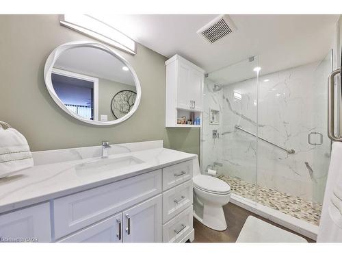 305-1230 Marlborough Court, Oakville, ON - Indoor Photo Showing Bathroom