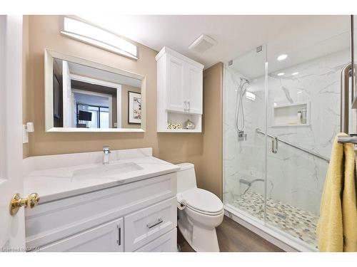 305-1230 Marlborough Court, Oakville, ON - Indoor Photo Showing Bathroom