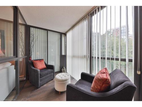 305-1230 Marlborough Court, Oakville, ON - Indoor