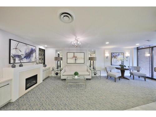 305-1230 Marlborough Court, Oakville, ON - Indoor