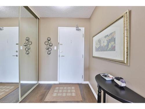 305-1230 Marlborough Court, Oakville, ON - Indoor Photo Showing Other Room