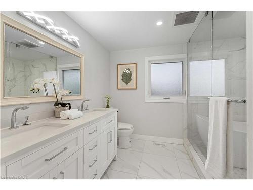 15 Anita Court, Hamilton, ON - Indoor Photo Showing Bathroom