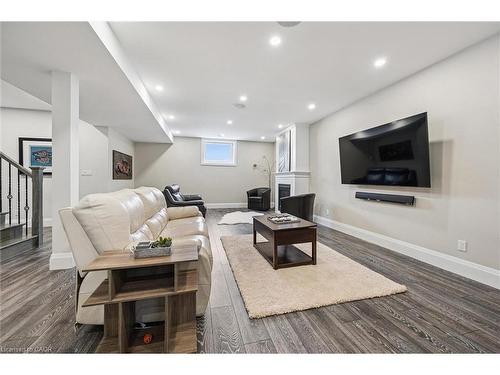 1115 Winterhalt Avenue, Cambridge, ON - Indoor Photo Showing Living Room