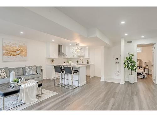 Main-16 Upper Canada Drive, Kitchener, ON - Indoor Photo Showing Living Room