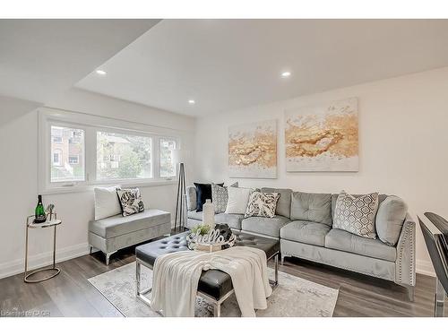 Main-16 Upper Canada Drive, Kitchener, ON - Indoor Photo Showing Living Room