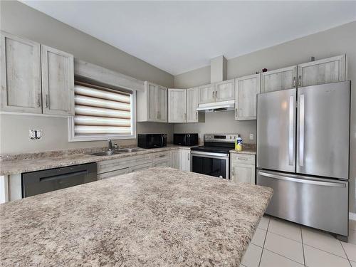 Upper-3509 Dominion Road, Fort Erie, ON - Indoor Photo Showing Kitchen With Double Sink With Upgraded Kitchen