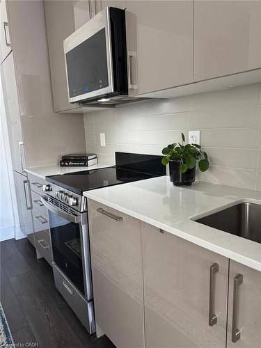 342-2450 Old Bronte Road, Oakville, ON - Indoor Photo Showing Kitchen