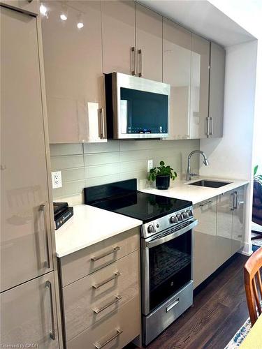 342-2450 Old Bronte Road, Oakville, ON - Indoor Photo Showing Kitchen With Upgraded Kitchen