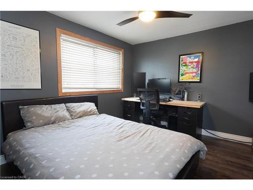 22 Shea Crescent, Kitchener, ON - Indoor Photo Showing Bedroom