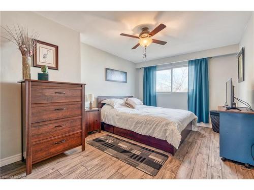 31 Bryna Avenue, Hamilton, ON - Indoor Photo Showing Bedroom