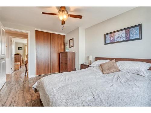 31 Bryna Avenue, Hamilton, ON - Indoor Photo Showing Bedroom