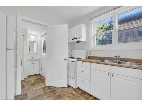 2-503 Victoria Street N, Kitchener, ON - Indoor Photo Showing Kitchen With Double Sink