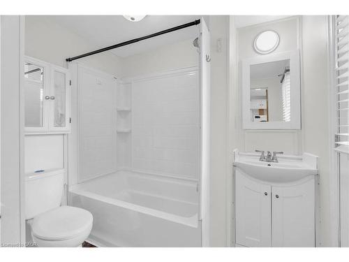 2-503 Victoria Street N, Kitchener, ON - Indoor Photo Showing Bathroom