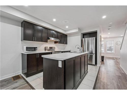 390 Linden Drive, Cambridge, ON - Indoor Photo Showing Kitchen With Upgraded Kitchen