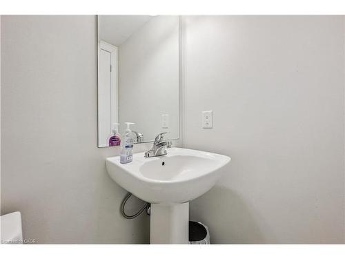 390 Linden Drive, Cambridge, ON - Indoor Photo Showing Bathroom