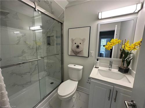 315 Simcoe Street, Woodstock, ON - Indoor Photo Showing Bathroom