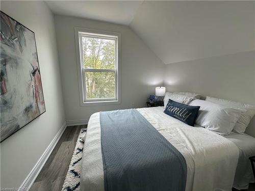 315 Simcoe Street, Woodstock, ON - Indoor Photo Showing Bedroom
