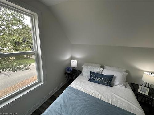 315 Simcoe Street, Woodstock, ON - Indoor Photo Showing Bedroom