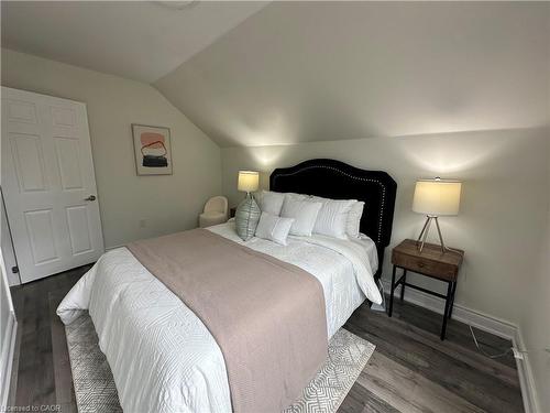 315 Simcoe Street, Woodstock, ON - Indoor Photo Showing Bedroom