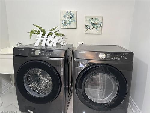 315 Simcoe Street, Woodstock, ON - Indoor Photo Showing Laundry Room