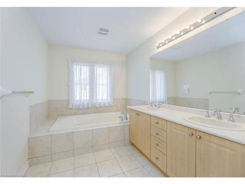 4639 Drever Road, Burlington, ON - Indoor Photo Showing Bathroom