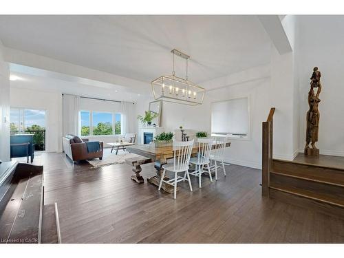 160 Freure Drive, Cambridge, ON - Indoor Photo Showing Dining Room