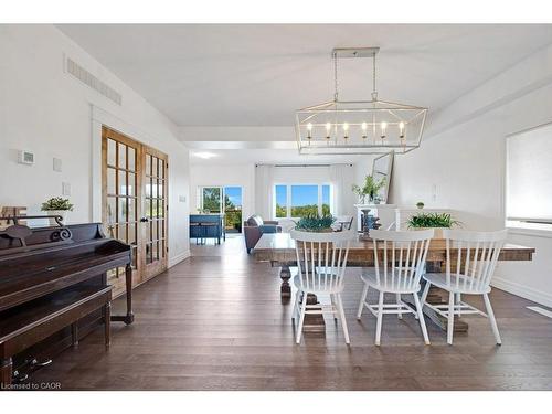 160 Freure Drive, Cambridge, ON - Indoor Photo Showing Dining Room
