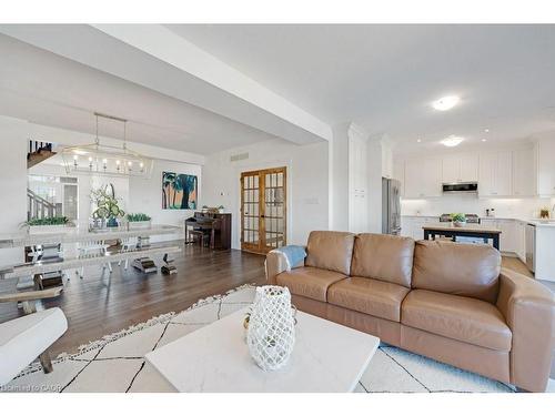 160 Freure Drive, Cambridge, ON - Indoor Photo Showing Living Room
