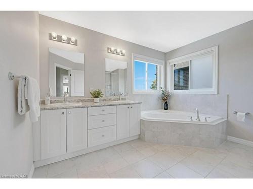 160 Freure Drive, Cambridge, ON - Indoor Photo Showing Bathroom